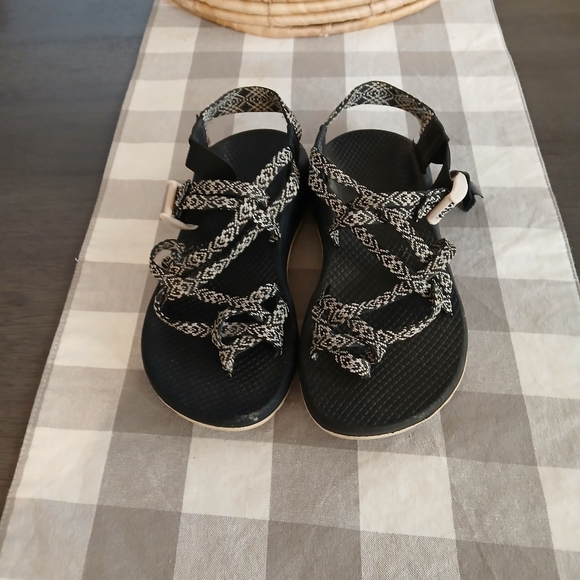 Chaco Black and White Sandals Size 8.5 Womans Like New - Picture 5 of 6